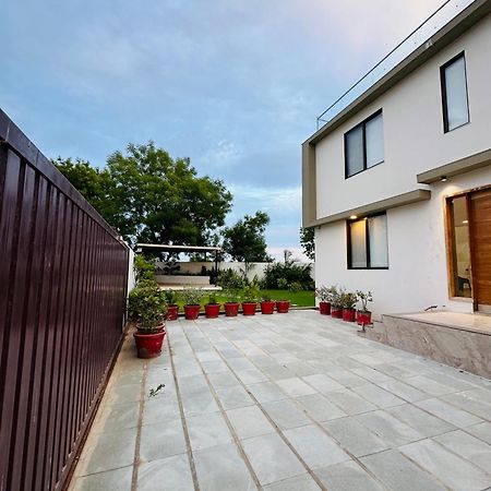 Karmabhumi 1 Villa Sātej Buitenkant foto
