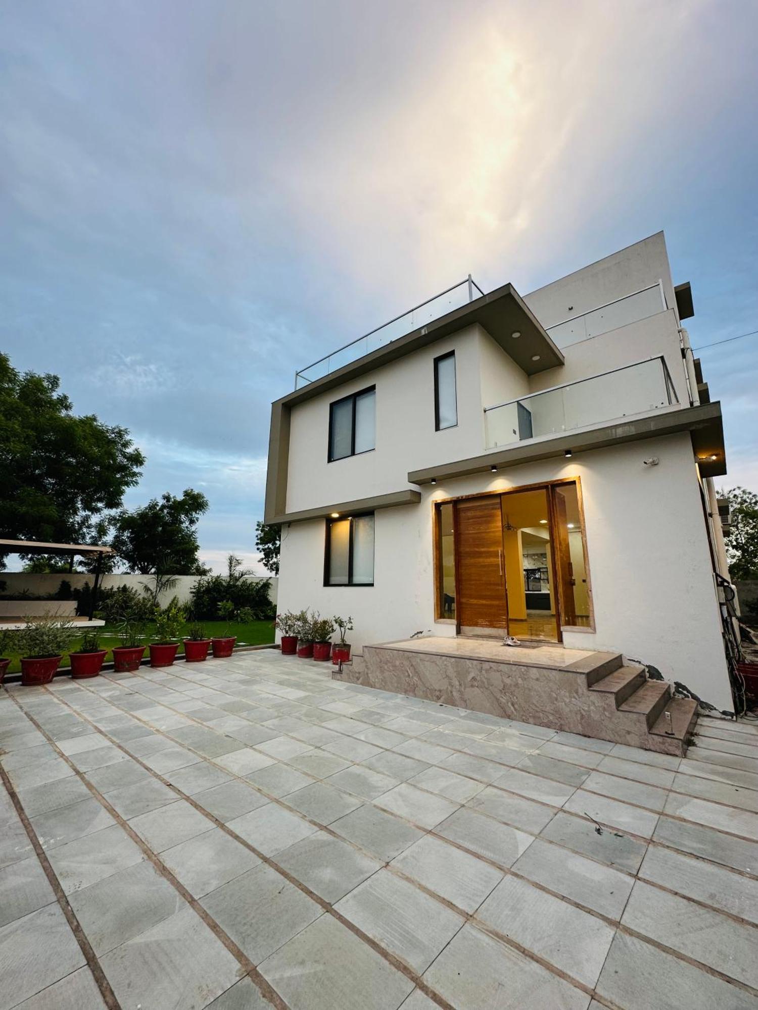 Karmabhumi 1 Villa Sātej Buitenkant foto